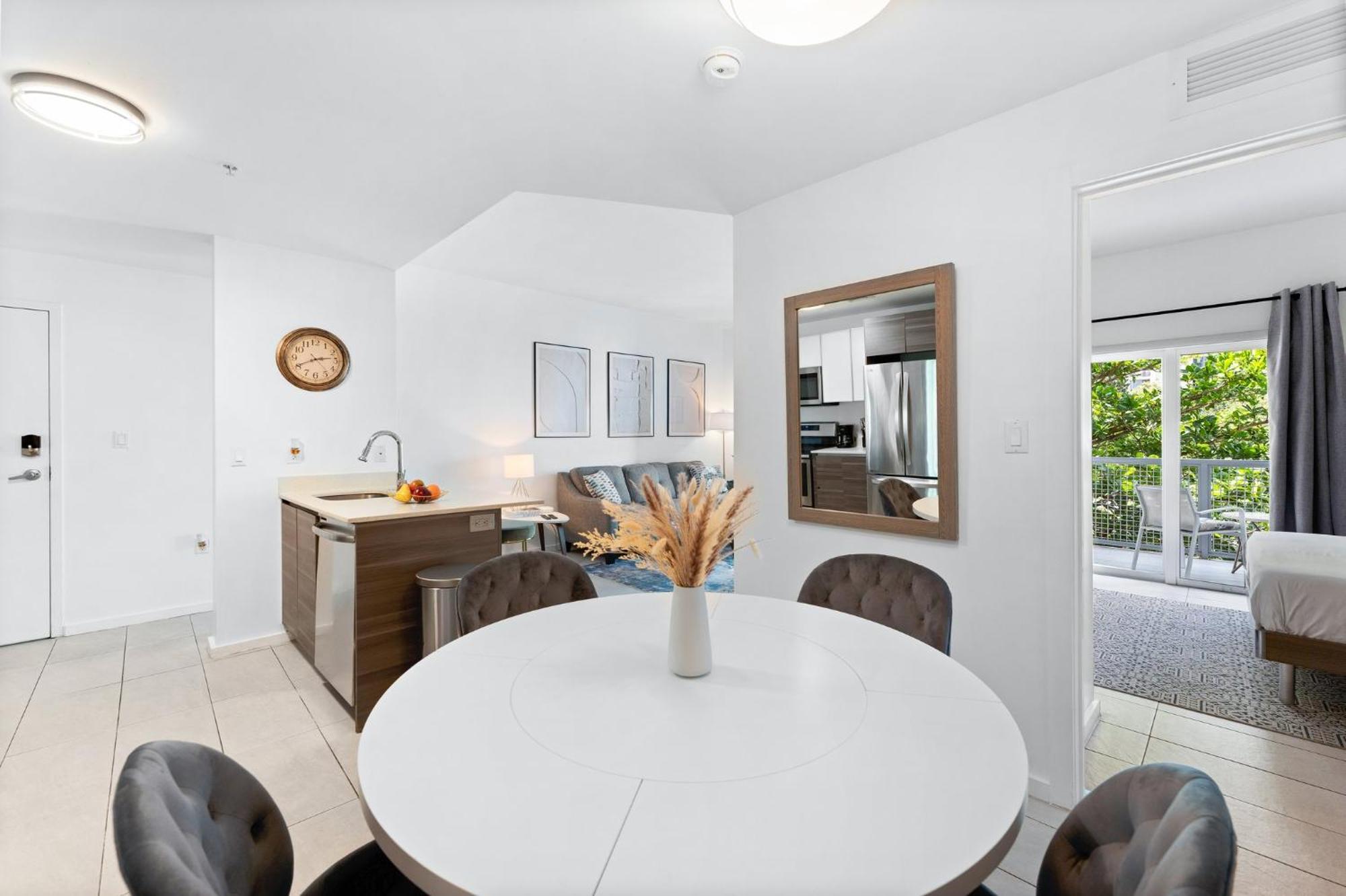 Modern Apartment In Edgewater Маямі Номер фото